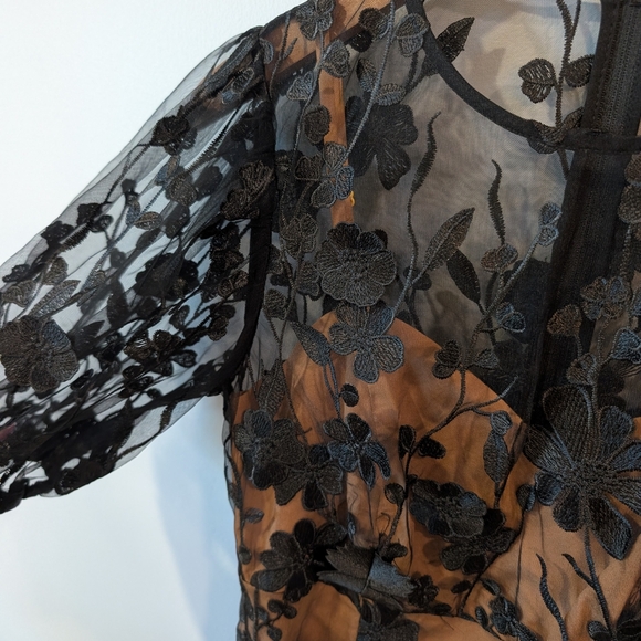 Honey & Beau Black and Tan Puff Sleeve Mini Dress With Sewn Applique Sz. 4 - Picture 7 of 13